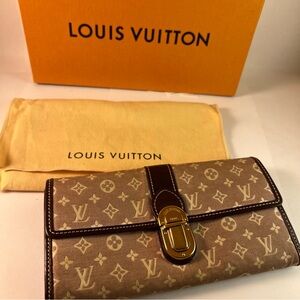 LOUIS VUITTON Sepia Monogram Idylle Canvas
Sarah‎ Wallet
